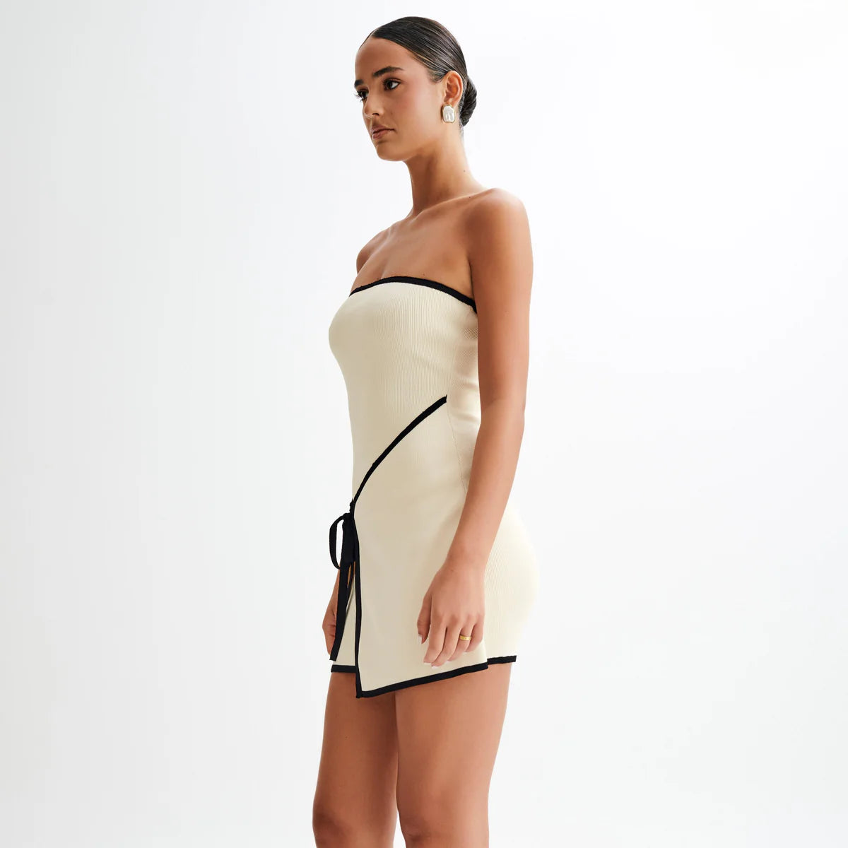 Océane Vêtements - Simply Elegant Strapless Ivory Knit Mini Dress