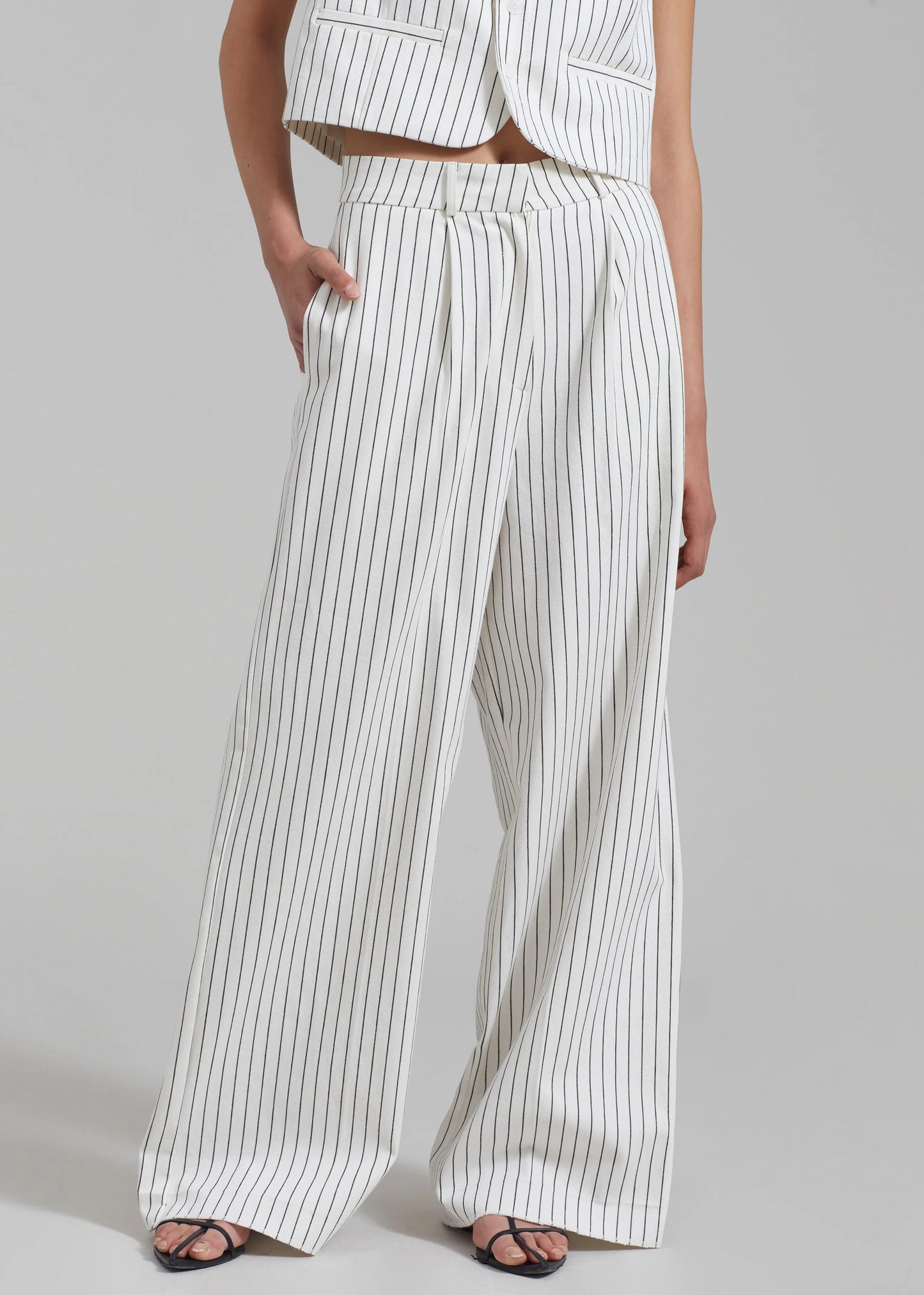 Océane Vêtements - Mode Haute Couture Two Piece Sleeveless V Neck Button Down & High Waist Straight Trousers