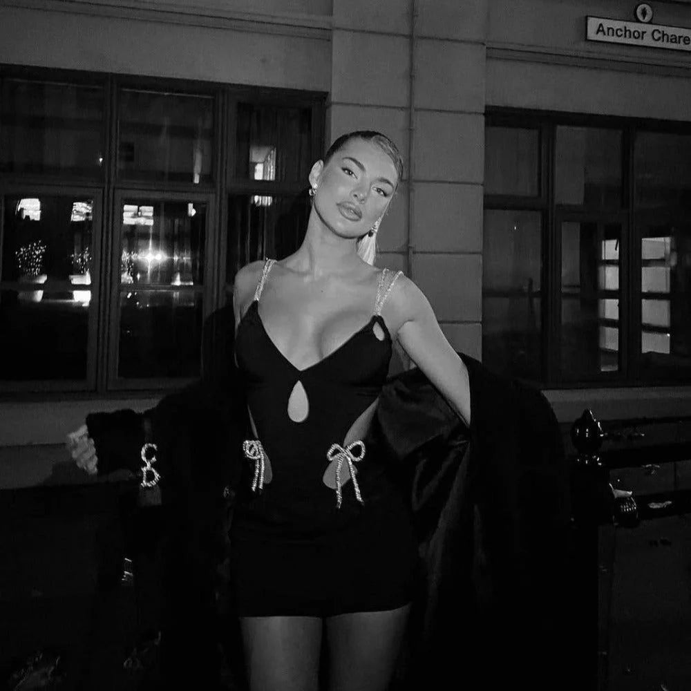 Océane Vêtements -Accro à l'amour Diamond Strap Plunging V Mini Dress